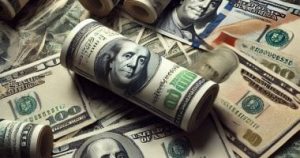 الدولار يواصل الإنهيار .. سعر العملة الخضراء في البنوك اليوم 