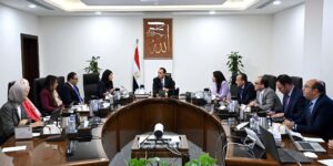 رئيس الوزراء يتابع استعدادات إطلاق “السردية الوطنية للتنمية الاقتصادية: السياسات الداعمة للنمو والتشغيل”