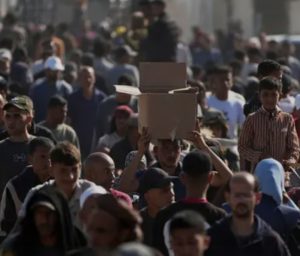 تصاعد الغضب في غزة: القيادة بعيدة عن الواقع والناس يئنّون تحت الجوع والدمار