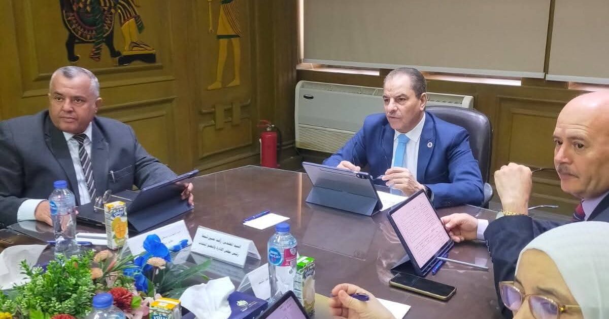 برئاسة المهندس رأفت شمعه رئيس مجلس إدارة مصر الوسطى لتوزيع الكهرباء إعتماد حركة تعيينات لقيادات جديدة بالشركة