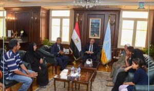 في لفتة إنسانية محافظ الإسكندرية يكرم أسرة شهيد الواجب أحد العاملين بالنظافة الذي وافته المنية إثر حادث أثناء تأدية عمله