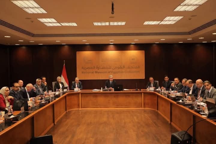 وزير السياحة والآثار