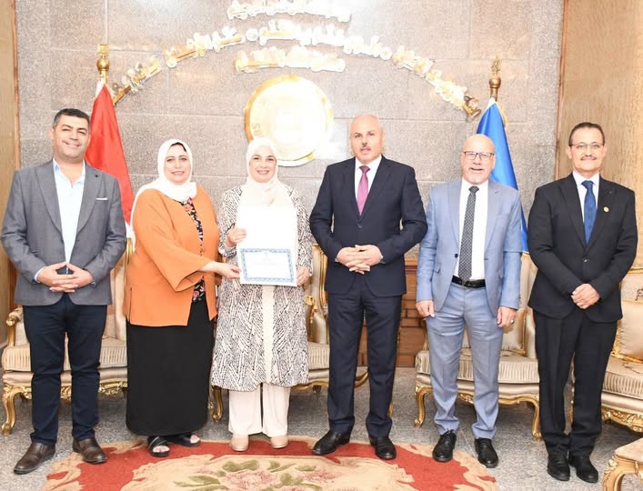 رئيس جامعة قناة