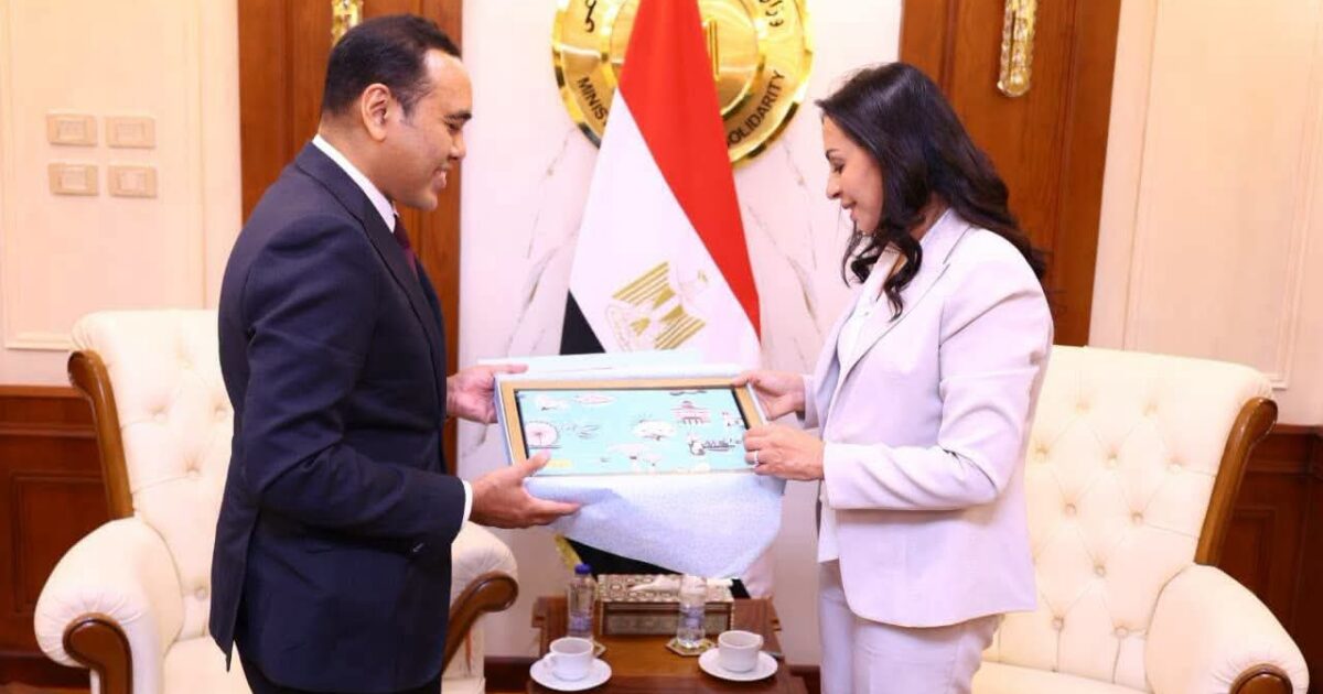 وزيرة التضامن الاجتماعي تستقبل وزير الدولة السنغافوري للشئون الخارجية والداخلية