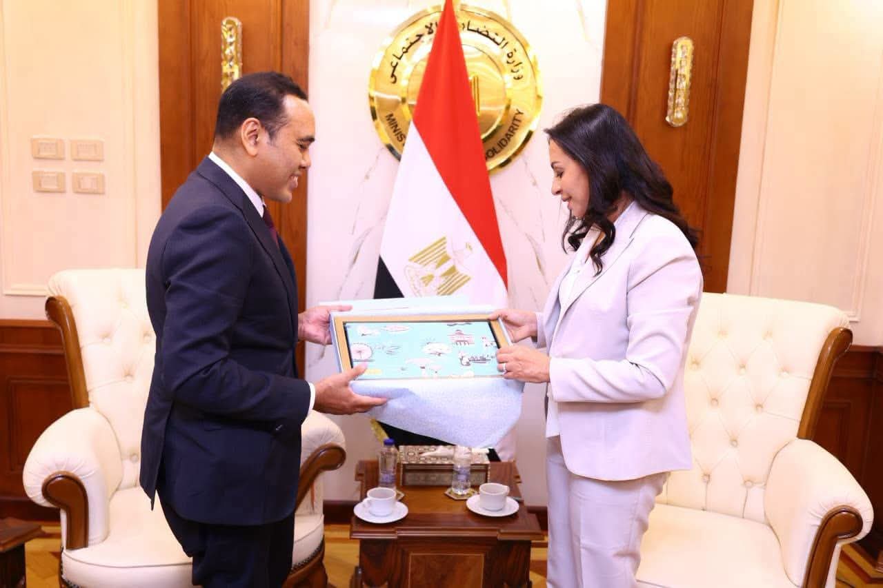 وزيرة التضامن الاجتماعي تستقبل وزير الدولة السنغافوري للشئون الخارجية والداخلية