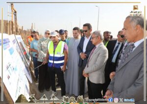 محافظ بني سويف يتابع مشروعات الطرق والكباري