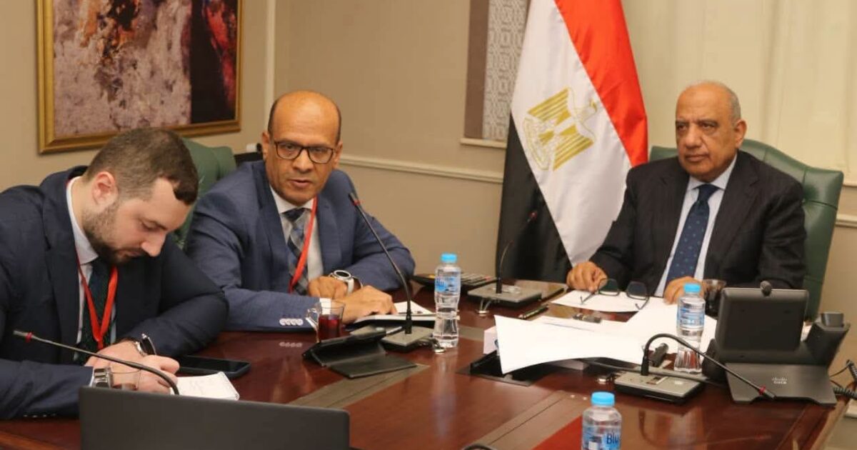 وزير الكهرباء والطاقة المتجددة يتابع مع روساتوم للمرافق الذكية مستجدات العمل على تطوير مجمع متكامل لتحلية مياه البحر بموقع محطة الضبعة النووية.