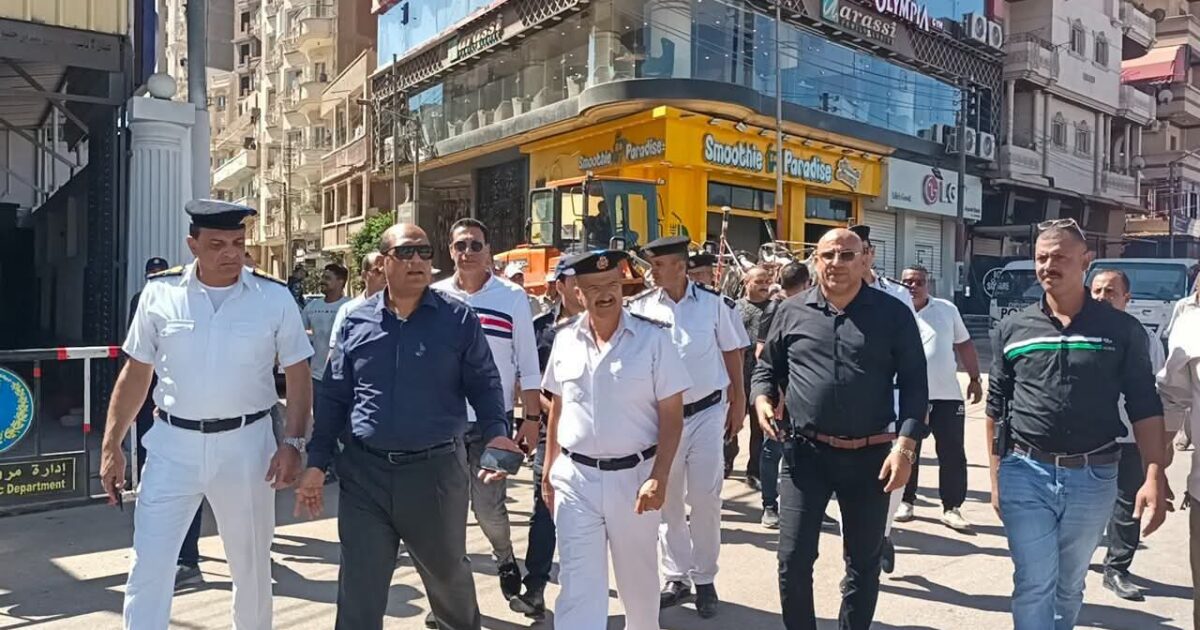 "الشارع حق للمواطن".. رئيس مدينة دسوق ومدير الأمن يقودان حملة موسعة لإزالة التعديات بكفرالشيخ
