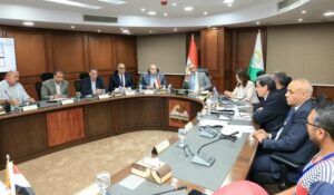 محافظ الجيزة يسلم عقود عمل لعدد من ذوي الهمم عقب لقائه الاسبوعى بالمواطنين