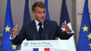 ماكرون: روسيا تهدد فرنسا بهجمات هجينة.. لن تبقى دون رد