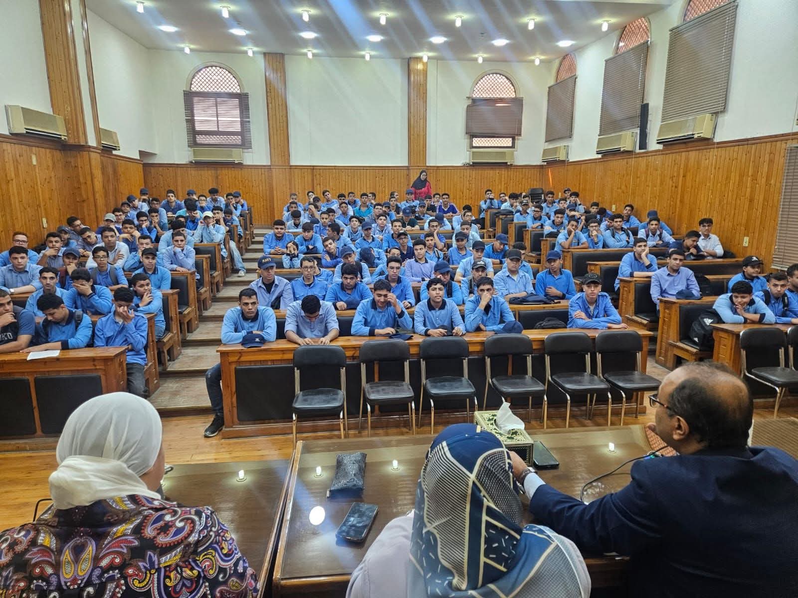 «المشروعات القومية».. رؤية لمستقبل أفضل في لقاء بإعلام المنوفية لقاء إعلامي لتعريف الشباب بإنجازات الدولة ودور المشروعات الكبرى في دعم التنمية وتحسين جودة الحياة