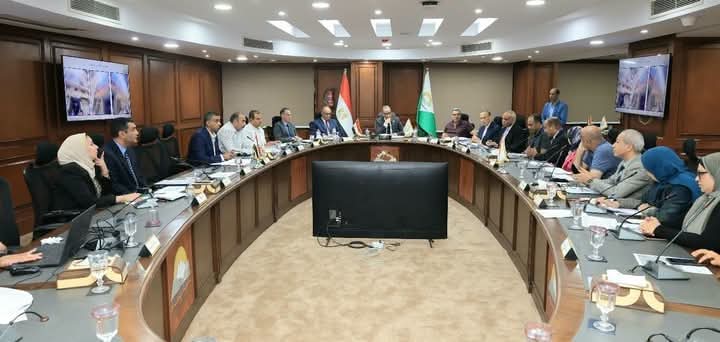 محافظ الجيزة يبحث مطالب وشكاوى المواطنين و يُسلّم عقود عمل لعدد من ذوي الهمم بالتعاون مع مديرية العمل