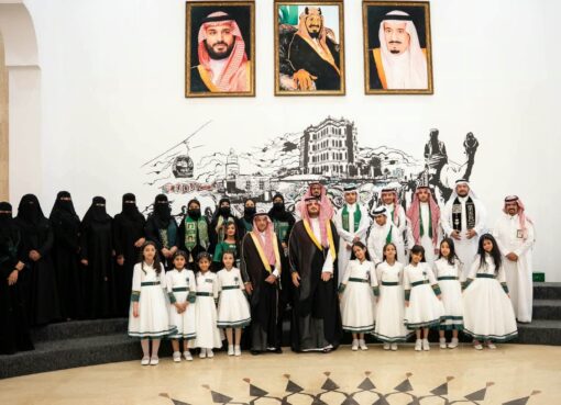 محافظ الطائف يستقبل مدير التعليم ووفدًا طلابيًا مهنئين باليوم الوطني السعودي