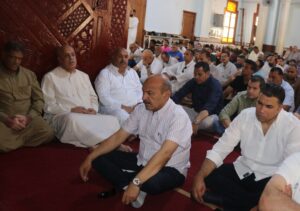 محافظ السويس يؤدي صلاة الجمعة بمسجد المعهد الديني بالملاحة.. وخطيب الأوقاف يحذر من السخرية والتشهير على مواقع التواصل