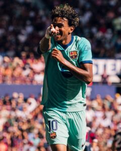 برشلونة يسيطر على الليجا