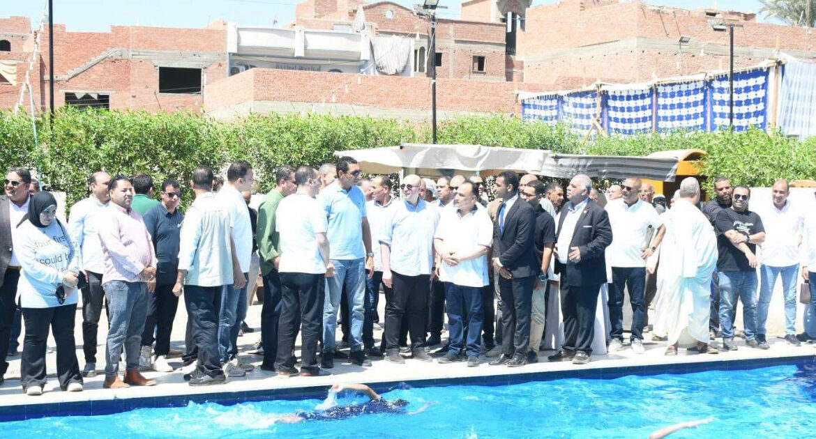 وزير الشباب والرياضة ومحافظ الفيوم يفتتحان حمام سباحة بمركز شباب الشهيد ربيع محمد كاسب بمطرطارس