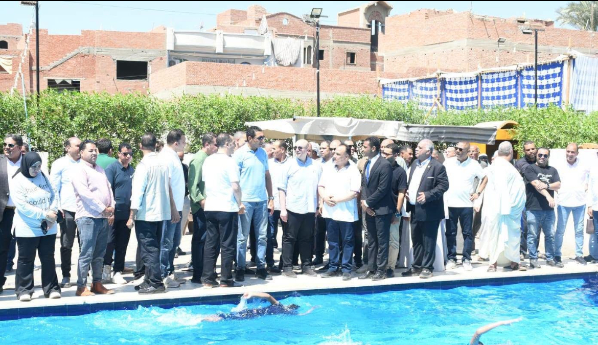 وزير الشباب والرياضة ومحافظ الفيوم يفتتحان حمام سباحة بمركز شباب الشهيد ربيع محمد كاسب بمطرطارس