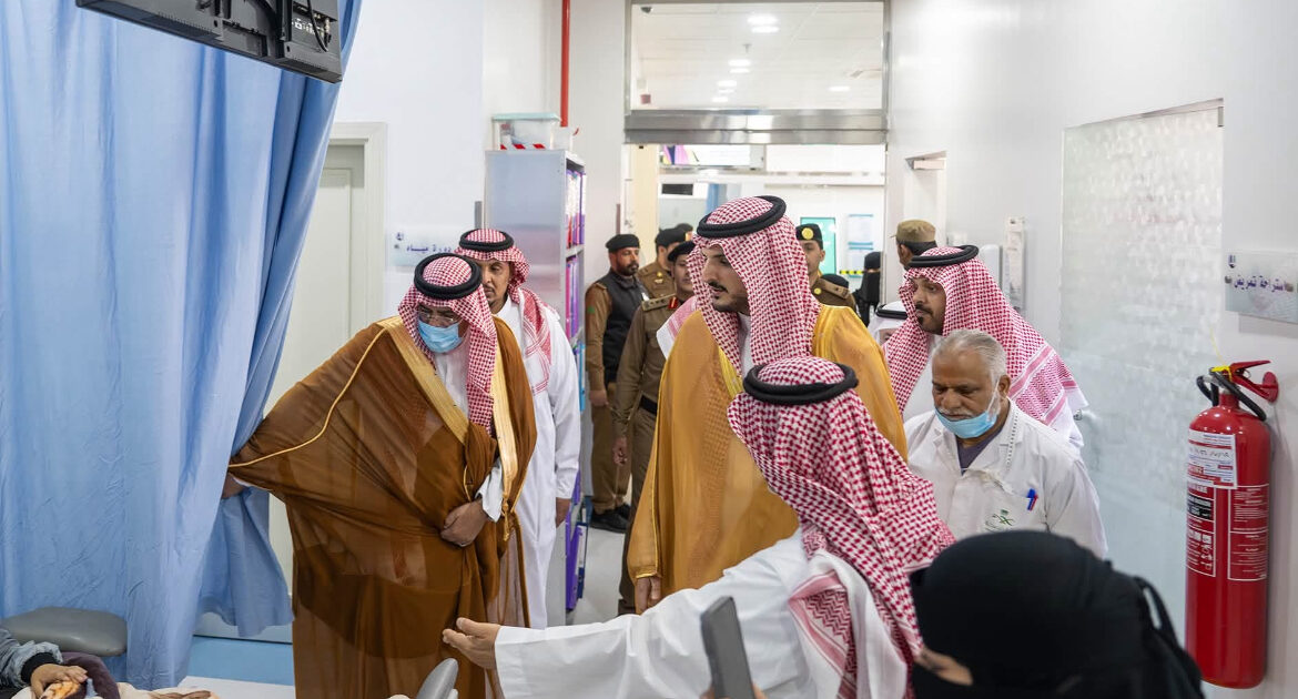 محافظ الطائف يزور جمعية أمراض وغسيل الكلى ويطّلع على خدماتها