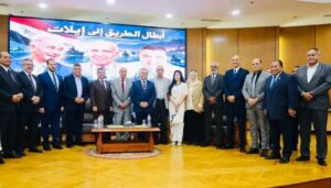 محافظ السويس يوجه بتخليد بطولات أكتوبر.. وأبطال الطريق إلى إيلات يروون بطولاتهم لشباب الجامعة