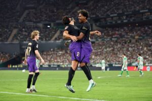 برشلونة يعبر بيتيس قبل الكلاسيكو