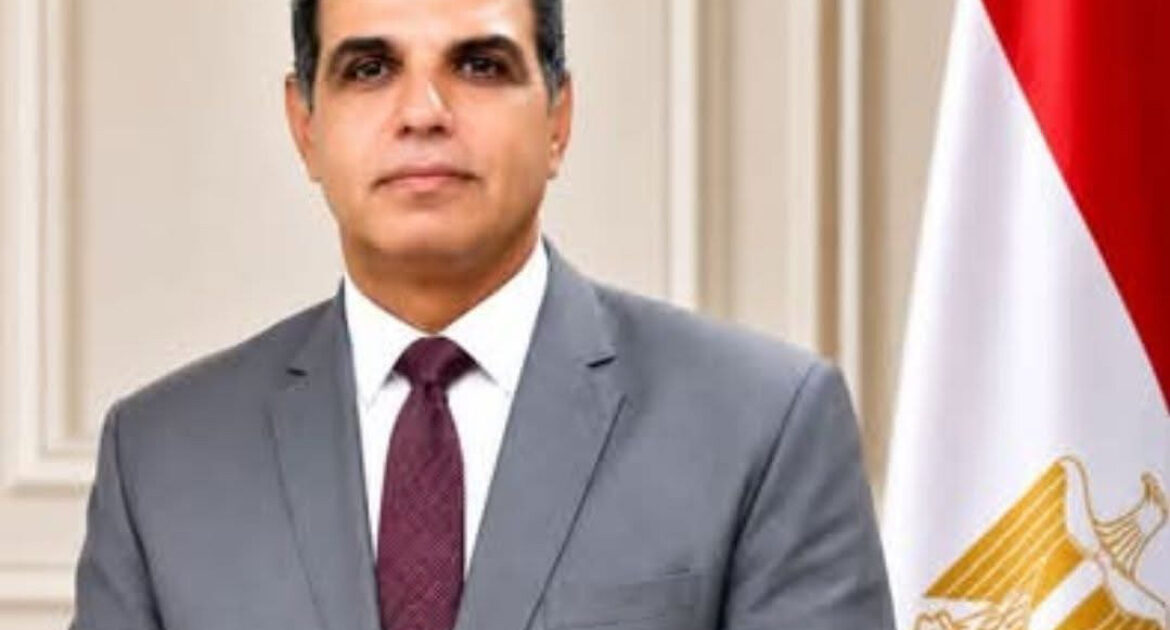 ضبط ٢ طن أسمدة زراعية مجهولة المصدر ومواد غذائية منتهية الصلاحية وتحرير ١٢٢ محضر تمويني متنوع