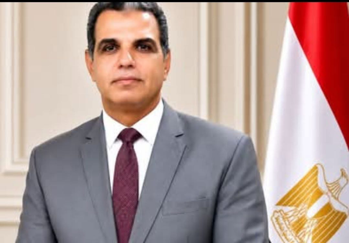 ضبط ٢ طن أسمدة زراعية مجهولة المصدر ومواد غذائية منتهية الصلاحية وتحرير ١٢٢ محضر تمويني متنوع