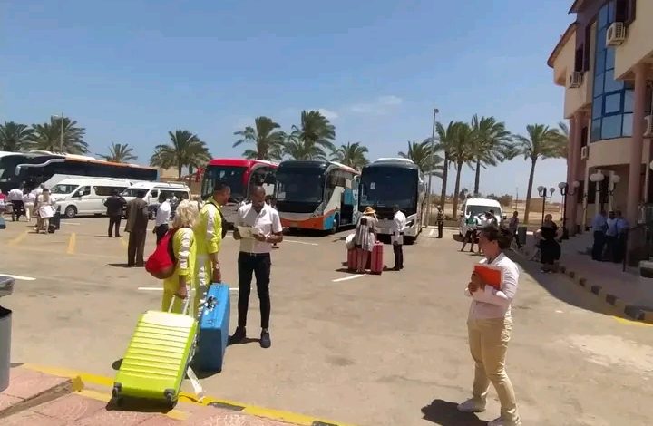 وصول 5770 سائحًا إلى مطار مرسى مطروح الدولي منهم 4460إيطاليًا و1310بولنديًا