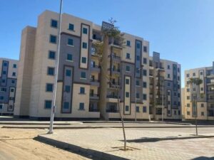 وزير الإسكان يتابع مشروعات البنية التحتية الجارية بمدينة أكتوبر الجديد