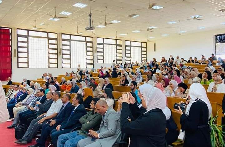 مؤتمر "رؤية وتصورات شباب الجمهورية الجديدة فى المشكلات الإجتماعية" بكلية الاداب جامعة السويس