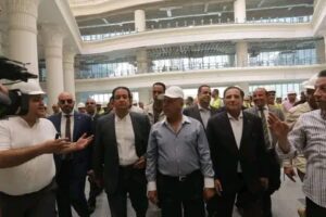 بالصور وزير النقل فى جولة تفقدية بمحطة صعيد مصر استعدادا لافتتاحها