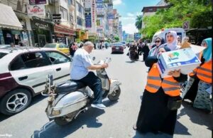 توزيع زجاجات مياه شرب على المواطنين بالمنصورة من أمانة المرأة بالشعب الجمهوري لمواجهة الحر