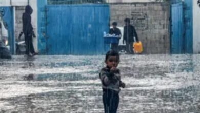 سوء الأحوال الجوية بقطاع غزة تسبب فى مغادرة منازلهم ونزحوا إلى الخيام والمدارس