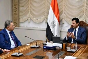وزير الشباب والرياضة يلتقي رئيس اتحاد العمال المصريين بإيطاليا
