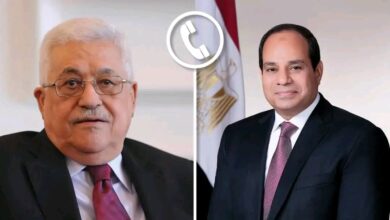 السيد الرئيس يجرى اتصالا هاتفيا بالرئيس الفلسطيني