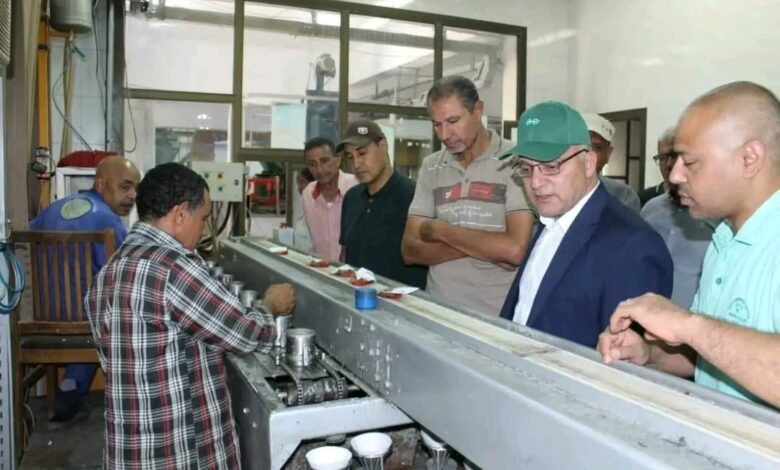 وكيل وزارة الزراعة بالفيوم..... يتفقد عملية توريد محصول البنجر لمصنع السكر بقرية قصر الباسل بالفيوم