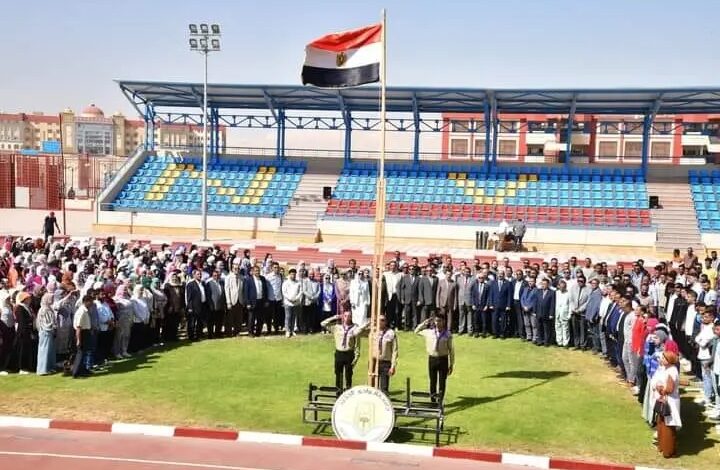 "رئيس جامعة الوادى الجديد" يشارك في مراسم تحية العلم بداية انطلاق العام الجامعي الجديد 2025