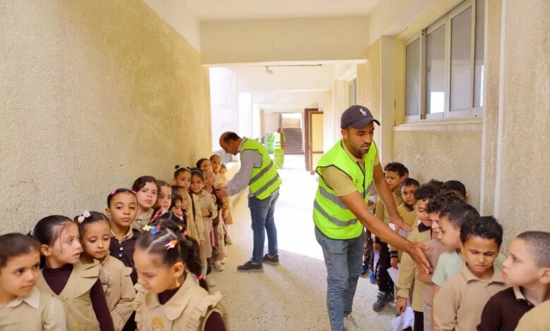 محافظة الغربية تهدي أبناء قرى زفتي مبادرة لمصر نبنى أجيال للحفاظ على صحة الطلاب