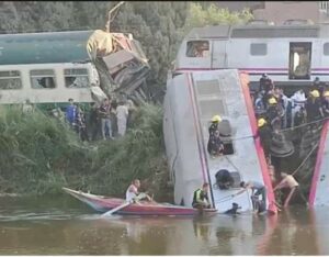 تصادم قطار بجرار في مزلقان ماقوسة بالمنيا يسفر عن 20 مصابًا.. واللواء كدوانى يتابع مي تصادم قطار بجرار في مزلقان ماقوسة بالمنيا يسفر عن 20 مصابًا.. واللواء كدوانى يتابع ميدانيًا