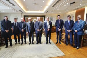 وزير التعليم العالي يبحث تعزيز التعاون مع السفير الفرنسي ورئيس الجامعة الفرنسية بمصر