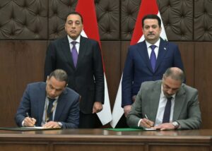 رئيسا وزراء مصر والعراق يشهدان التوقيع على عدد من وثائق التعاون