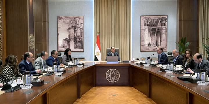 رئيس الوزراء زيادة مخصصات الإنفاق على الصحة والتعليم و”تكافل” و”كرامة”