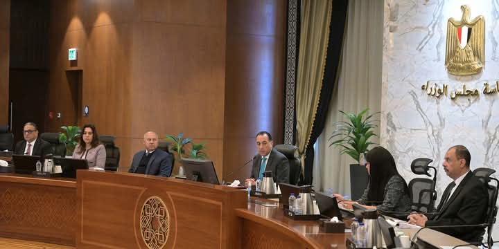 رئيس الوزراء يترأس اجتماع اللجنة العليا لتسيير برنامج التنمية