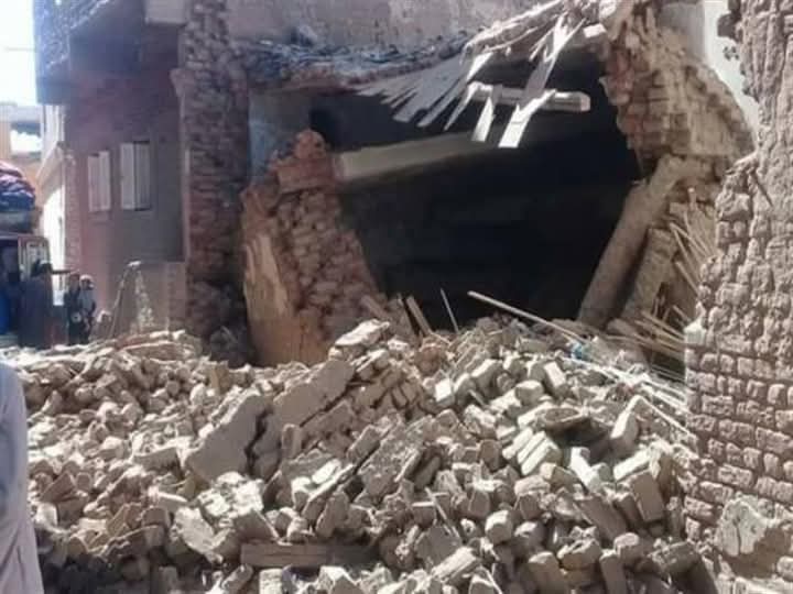 إنهيار منزل بجرجا ومصرع طفلة وإصابة شقيقتها