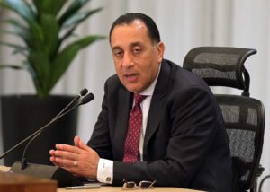 مدبولى يستعرض تقريرا حول حركة السياحة الوافدة إلى مصر خلال 2024