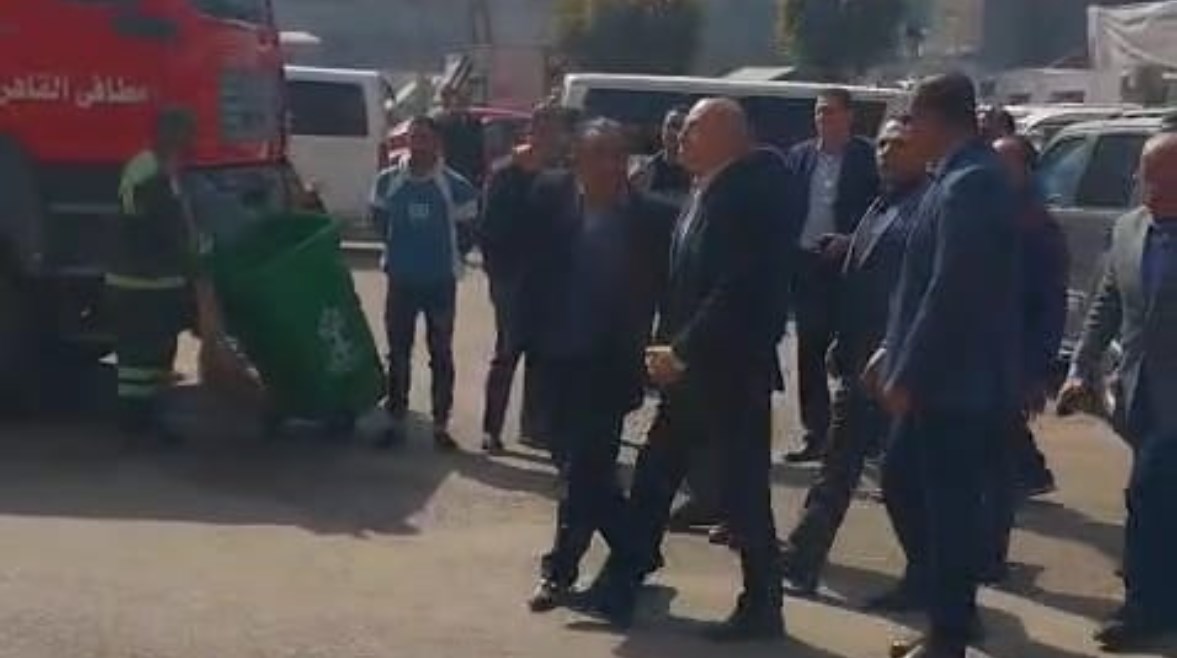 بالصور : حريق بجوار بريد رمسيس ومحافظ القاهرة إلى هناك