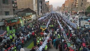 عمر حسانين.. إقامة أكبر مائدةٌ إفطار رمضان فى منطقة الخصوص التابعة لمحافظة القليوبية