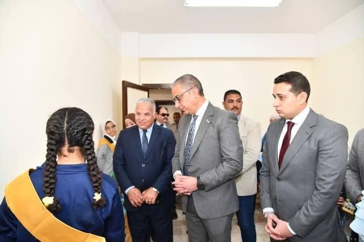 محافظ الفيوم …..يفتتح مدرسة مصر الرسمية المتميزة للغات