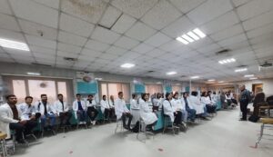 كلية طب المستنصرية تقيم ندوة عن التوعية بالأعراف والمظاهر الجامعية وأخلاقيات الطالب الجامعي ونبذ العنف