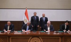 رئيس الوزراء يشهد توقيع عقد إنشاء مجمع للصناعات المعدنية