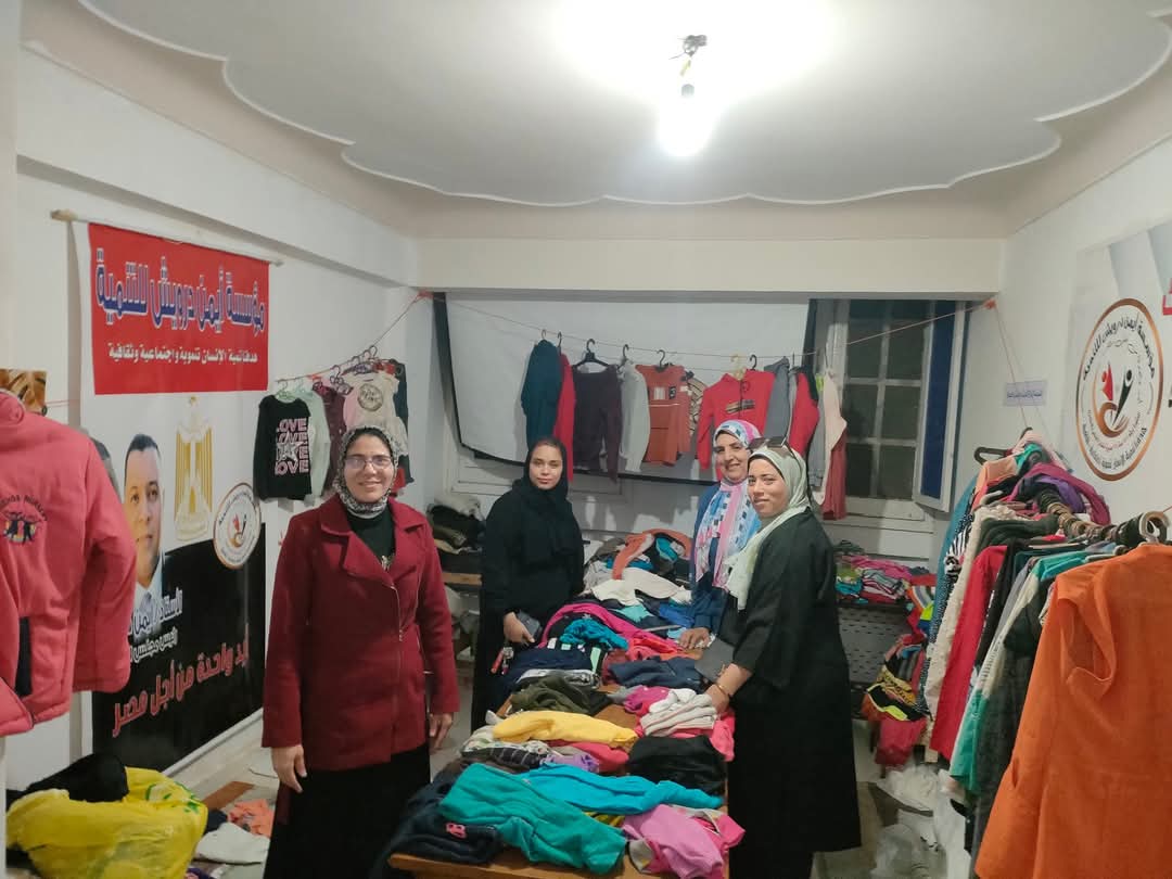 مؤسسة أيمن درويش للتنمية تنظم معرض خيري مجاني لملابس العيد لأسر الحالات وأطفالهم 